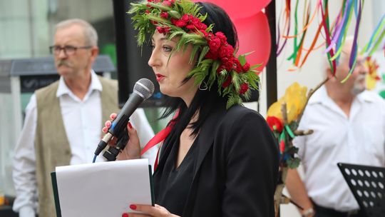 Chełmska biesiada seniorów  "Na ludową nutę z wiankiem w tle" [GALERIA ZDJĘĆ]