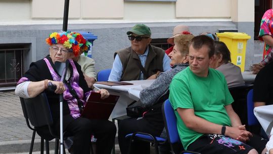 Chełmska biesiada seniorów  "Na ludową nutę z wiankiem w tle" [GALERIA ZDJĘĆ]