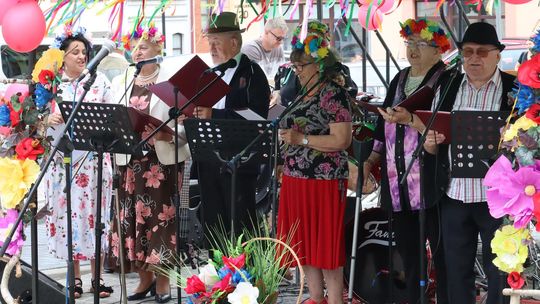 Chełmska biesiada seniorów  "Na ludową nutę z wiankiem w tle" [GALERIA ZDJĘĆ]