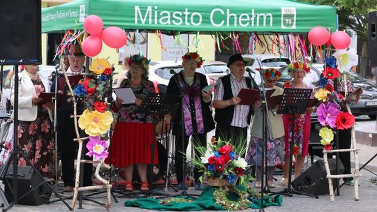 Chełmska biesiada seniorów  "Na ludową nutę z wiankiem w tle" [GALERIA ZDJĘĆ]