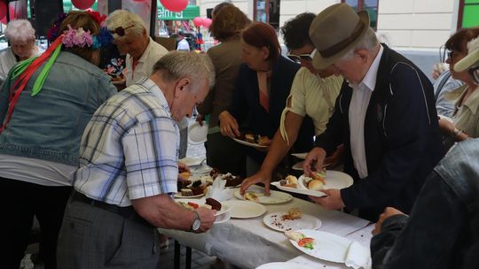 Chełmska biesiada seniorów  "Na ludową nutę z wiankiem w tle" [GALERIA ZDJĘĆ]