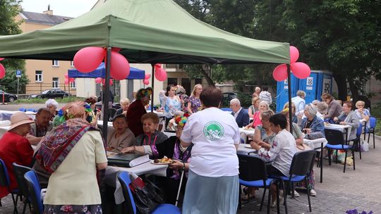 Chełmska biesiada seniorów  "Na ludową nutę z wiankiem w tle" [GALERIA ZDJĘĆ]