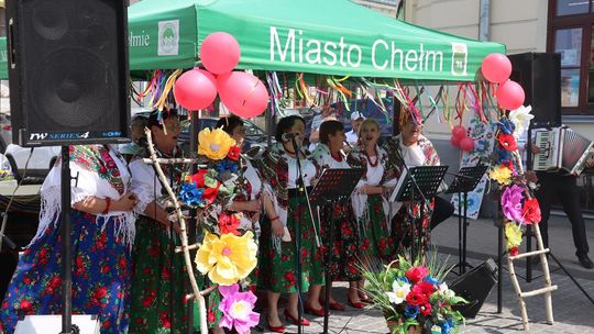 Chełmska biesiada seniorów  "Na ludową nutę z wiankiem w tle" [GALERIA ZDJĘĆ]
