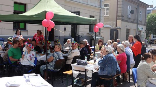 Chełmska biesiada seniorów  "Na ludową nutę z wiankiem w tle" [GALERIA ZDJĘĆ]