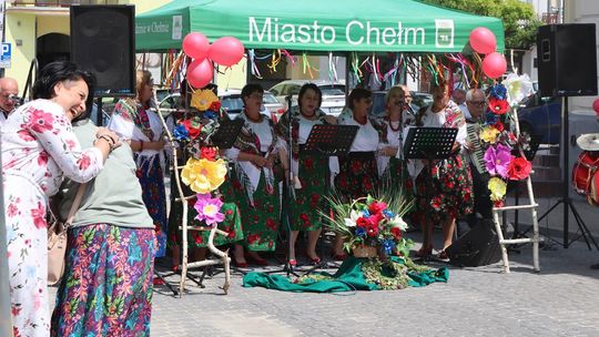 Chełmska biesiada seniorów  "Na ludową nutę z wiankiem w tle" [GALERIA ZDJĘĆ]