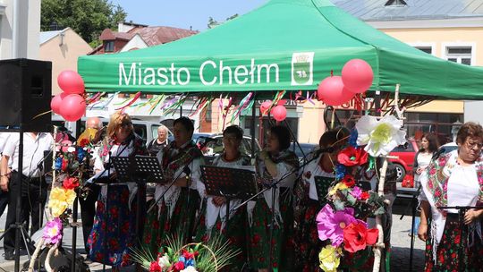 Chełmska biesiada seniorów  "Na ludową nutę z wiankiem w tle" [GALERIA ZDJĘĆ]