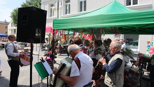Chełmska biesiada seniorów  "Na ludową nutę z wiankiem w tle" [GALERIA ZDJĘĆ]