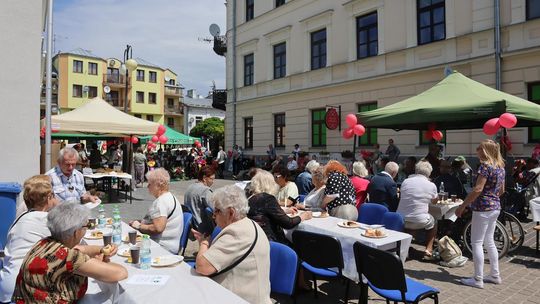 Chełmska biesiada seniorów  "Na ludową nutę z wiankiem w tle" [GALERIA ZDJĘĆ]