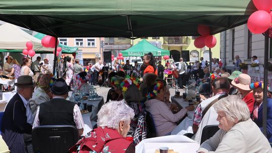 Chełmska biesiada seniorów  "Na ludową nutę z wiankiem w tle" [GALERIA ZDJĘĆ]