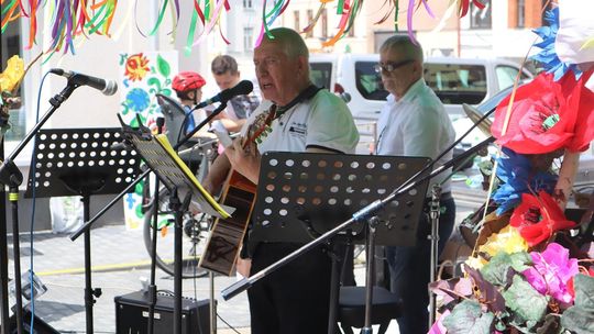 Chełmska biesiada seniorów  "Na ludową nutę z wiankiem w tle" [GALERIA ZDJĘĆ]
