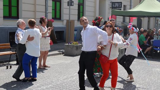 Chełmska biesiada seniorów  "Na ludową nutę z wiankiem w tle" [GALERIA ZDJĘĆ]