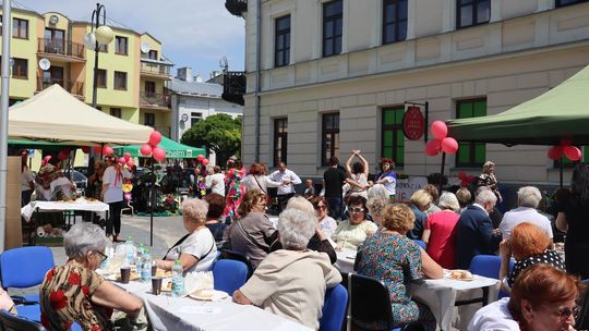 Chełmska biesiada seniorów  "Na ludową nutę z wiankiem w tle" [GALERIA ZDJĘĆ]