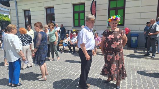 Chełmska biesiada seniorów  "Na ludową nutę z wiankiem w tle" [GALERIA ZDJĘĆ]