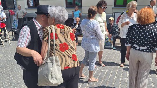 Chełmska biesiada seniorów  "Na ludową nutę z wiankiem w tle" [GALERIA ZDJĘĆ]