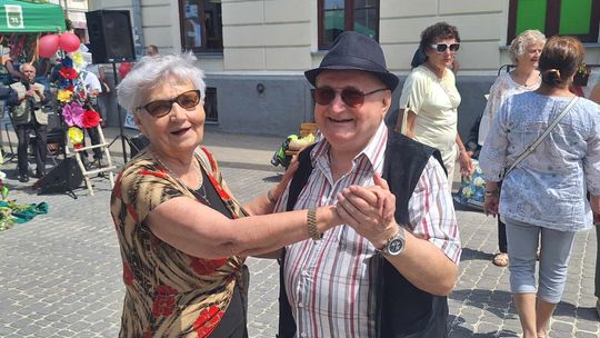 Chełmska biesiada seniorów  "Na ludową nutę z wiankiem w tle" [GALERIA ZDJĘĆ]