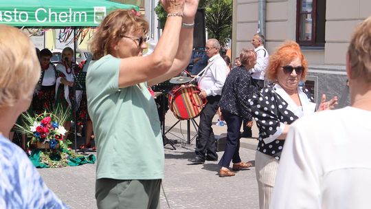 Chełmska biesiada seniorów  "Na ludową nutę z wiankiem w tle" [GALERIA ZDJĘĆ]
