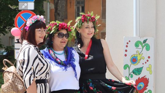 Chełmska biesiada seniorów  "Na ludową nutę z wiankiem w tle" [GALERIA ZDJĘĆ]