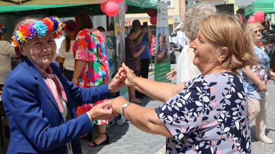 Chełmska biesiada seniorów  "Na ludową nutę z wiankiem w tle" [GALERIA ZDJĘĆ]