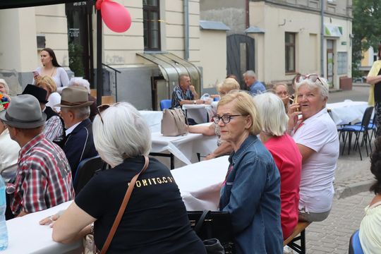 Chełmska biesiada seniorów  "Na ludową nutę z wiankiem w tle" [GALERIA ZDJĘĆ]