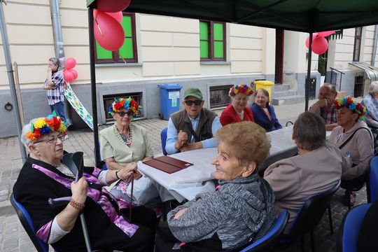 Chełmska biesiada seniorów  "Na ludową nutę z wiankiem w tle" [GALERIA ZDJĘĆ]