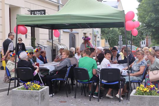 Chełmska biesiada seniorów  "Na ludową nutę z wiankiem w tle" [GALERIA ZDJĘĆ]