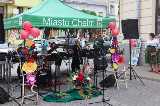 Chełmska biesiada seniorów  "Na ludową nutę z wiankiem w tle" [GALERIA ZDJĘĆ]