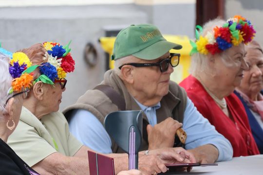Chełmska biesiada seniorów  "Na ludową nutę z wiankiem w tle" [GALERIA ZDJĘĆ]