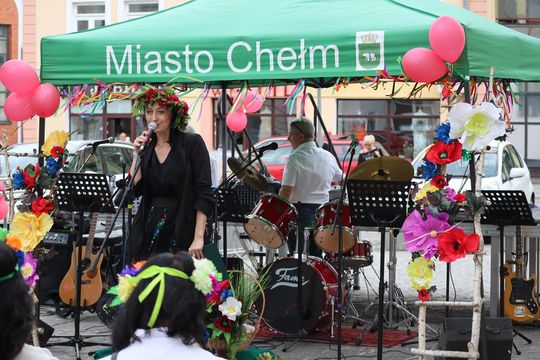 Chełmska biesiada seniorów  "Na ludową nutę z wiankiem w tle" [GALERIA ZDJĘĆ]