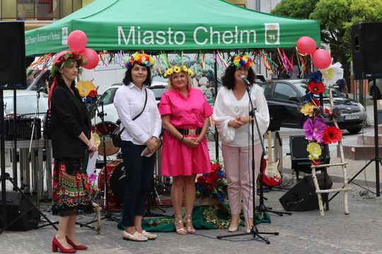 Chełmska biesiada seniorów  "Na ludową nutę z wiankiem w tle" [GALERIA ZDJĘĆ]