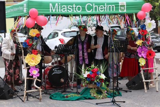 Chełmska biesiada seniorów  "Na ludową nutę z wiankiem w tle" [GALERIA ZDJĘĆ]