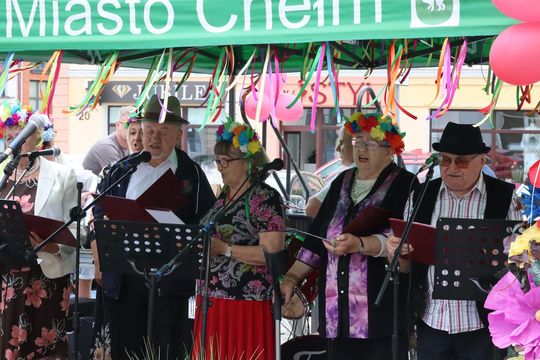 Chełmska biesiada seniorów  "Na ludową nutę z wiankiem w tle" [GALERIA ZDJĘĆ]