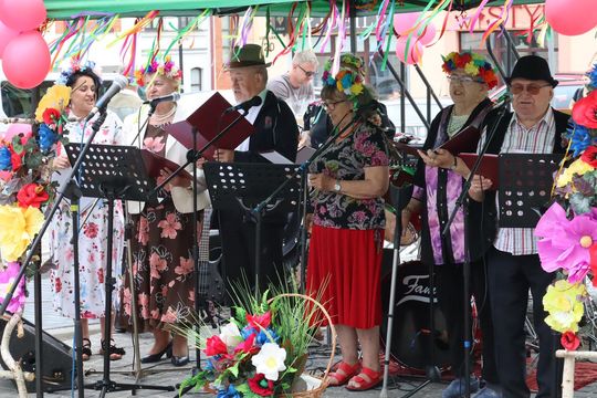 Chełmska biesiada seniorów  "Na ludową nutę z wiankiem w tle" [GALERIA ZDJĘĆ]