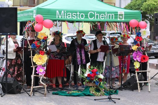 Chełmska biesiada seniorów  "Na ludową nutę z wiankiem w tle" [GALERIA ZDJĘĆ]