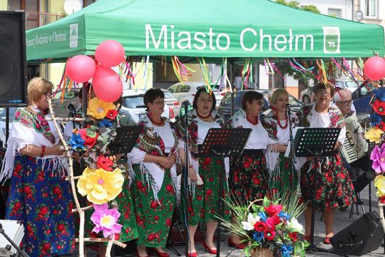 Chełmska biesiada seniorów  "Na ludową nutę z wiankiem w tle" [GALERIA ZDJĘĆ]