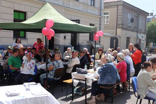 Chełmska biesiada seniorów  "Na ludową nutę z wiankiem w tle" [GALERIA ZDJĘĆ]