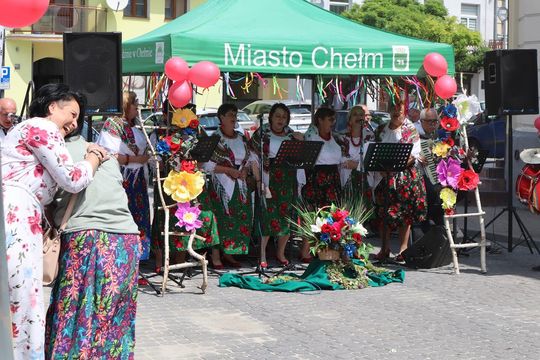 Chełmska biesiada seniorów  "Na ludową nutę z wiankiem w tle" [GALERIA ZDJĘĆ]