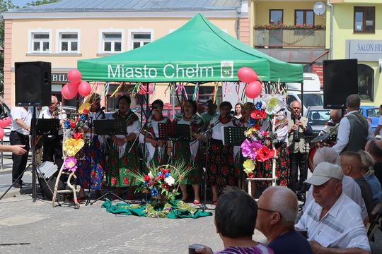 Chełmska biesiada seniorów  "Na ludową nutę z wiankiem w tle" [GALERIA ZDJĘĆ]