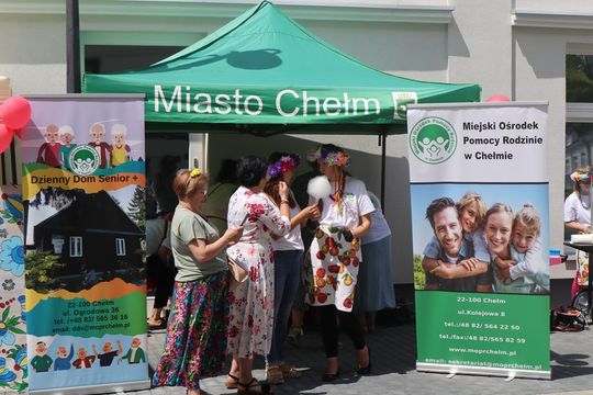 Chełmska biesiada seniorów  "Na ludową nutę z wiankiem w tle" [GALERIA ZDJĘĆ]
