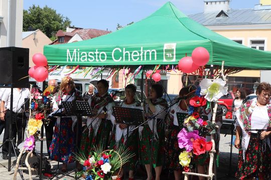 Chełmska biesiada seniorów  "Na ludową nutę z wiankiem w tle" [GALERIA ZDJĘĆ]