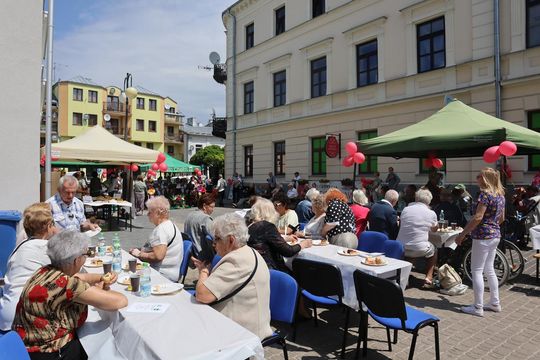 Chełmska biesiada seniorów  "Na ludową nutę z wiankiem w tle" [GALERIA ZDJĘĆ]