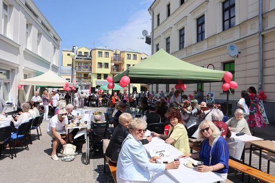 Chełmska biesiada seniorów  "Na ludową nutę z wiankiem w tle" [GALERIA ZDJĘĆ]