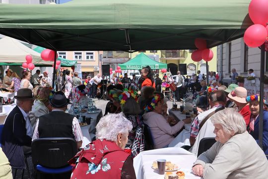 Chełmska biesiada seniorów  "Na ludową nutę z wiankiem w tle" [GALERIA ZDJĘĆ]