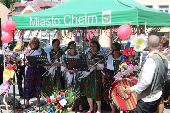Chełmska biesiada seniorów  "Na ludową nutę z wiankiem w tle" [GALERIA ZDJĘĆ]