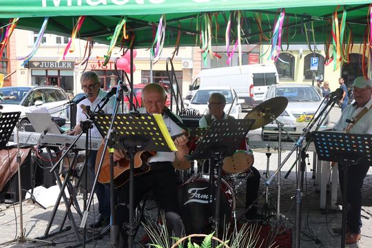 Chełmska biesiada seniorów  "Na ludową nutę z wiankiem w tle" [GALERIA ZDJĘĆ]