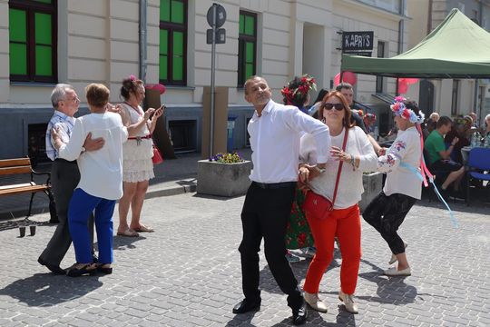 Chełmska biesiada seniorów  "Na ludową nutę z wiankiem w tle" [GALERIA ZDJĘĆ]