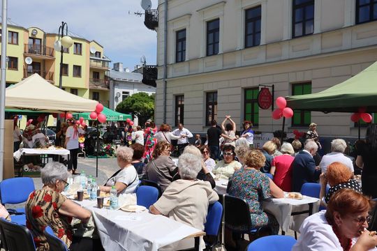 Chełmska biesiada seniorów  "Na ludową nutę z wiankiem w tle" [GALERIA ZDJĘĆ]