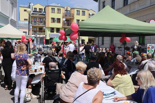 Chełmska biesiada seniorów  "Na ludową nutę z wiankiem w tle" [GALERIA ZDJĘĆ]