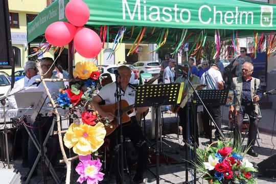 Chełmska biesiada seniorów  "Na ludową nutę z wiankiem w tle" [GALERIA ZDJĘĆ]