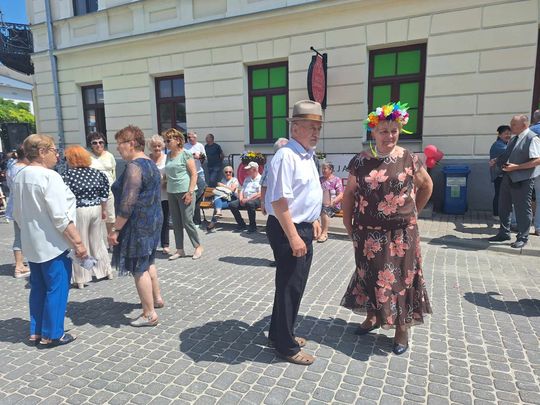 Chełmska biesiada seniorów  "Na ludową nutę z wiankiem w tle" [GALERIA ZDJĘĆ]