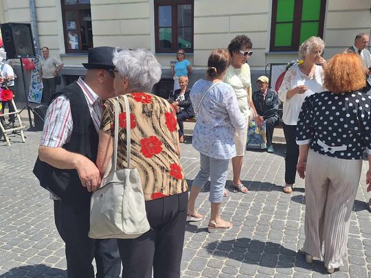 Chełmska biesiada seniorów  "Na ludową nutę z wiankiem w tle" [GALERIA ZDJĘĆ]